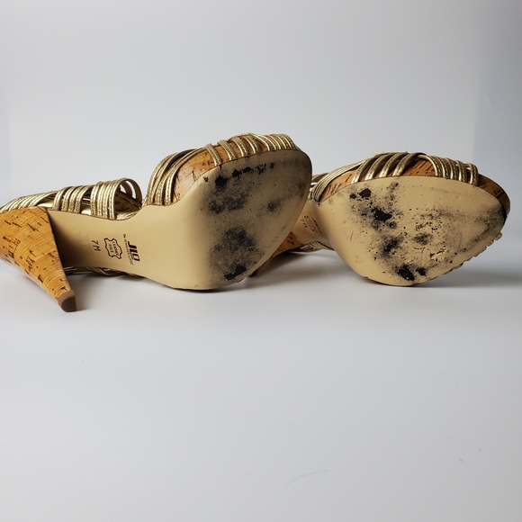 JLO Golden Heels Size 7 - Picture 9 of 9